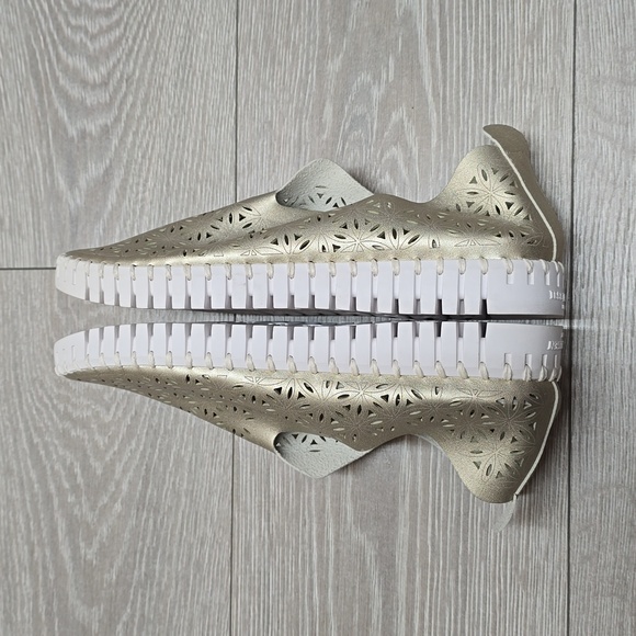 NEW Ilse Jacobsen Tulip Perforated Slip On Sneaker Women Sz 41 Metallic US 10.5 - Picture 3 of 9